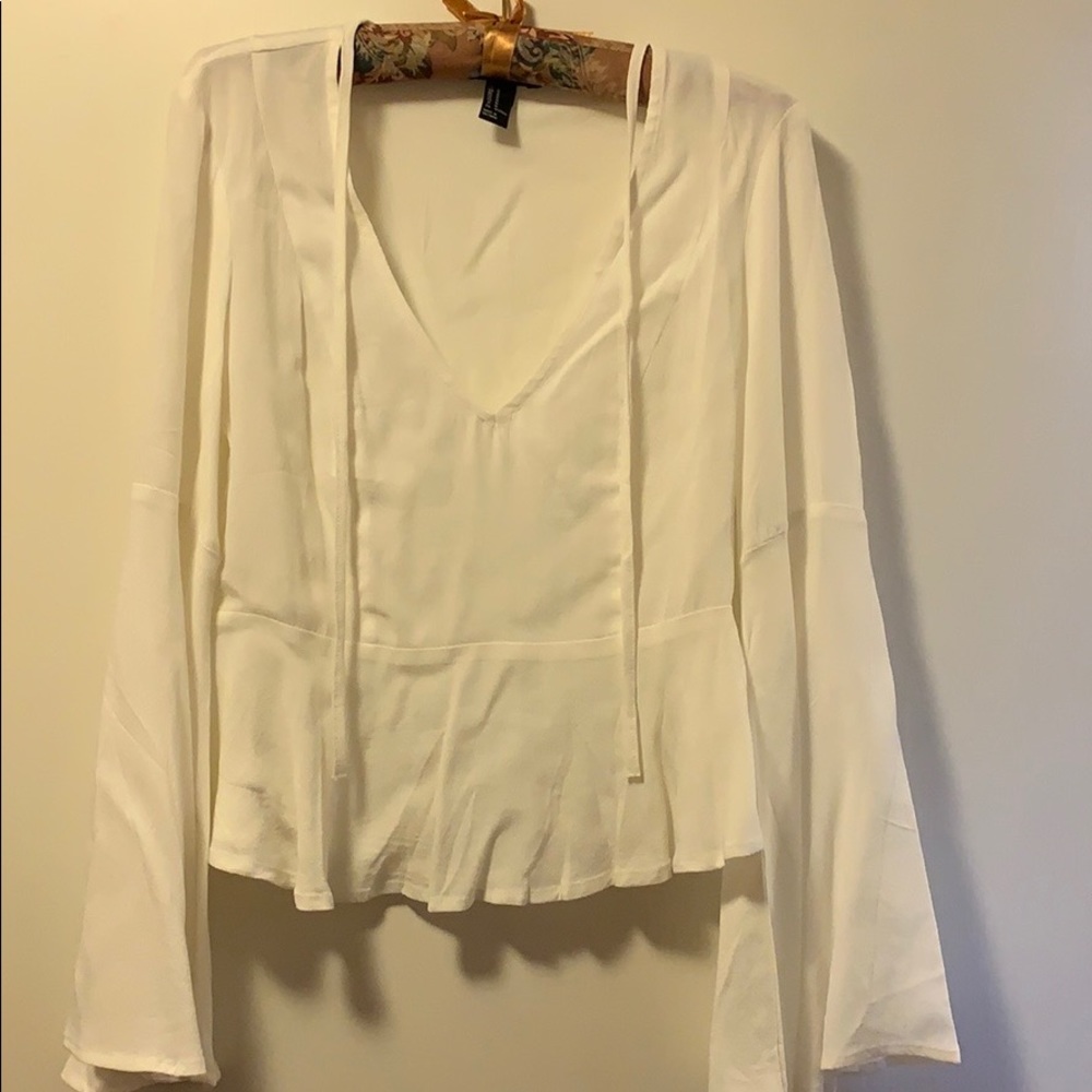 Forever 21 Bell Sleeve Crop Top. Sz M